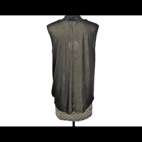 Umgee top size small (runs big) - Picture 8 of 12